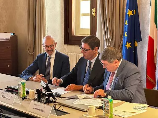 Firma Accordo Quadro Unica Corecom 1211 Unica e Corecom Sardegna attivano un master in Giornalismo e una ricerca sull'intelligenza artificiale