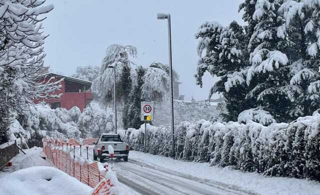 Maltempo, Seulo sotto la neve: le immagini dal paese (Video)