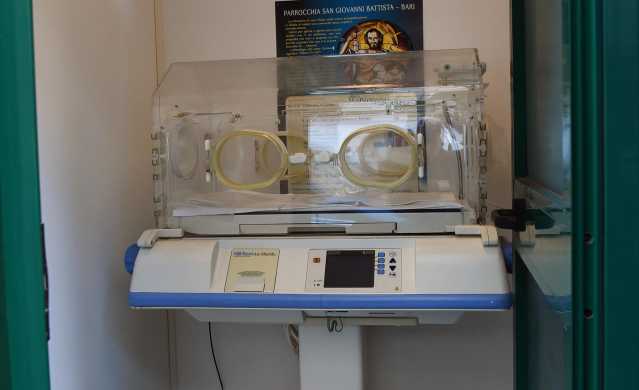 Partorisce in casa nel Torinese: 