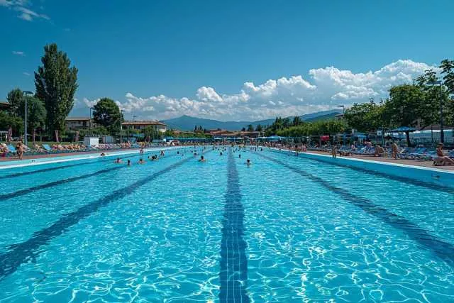 Imagoeconomica 2521062 Alto Adige, morto il bambino caduto in piscina: era appena stata inaugurata
