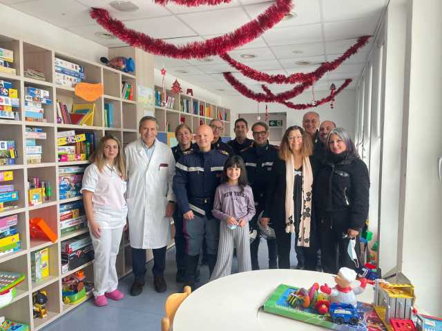 Cagliari, gli agenti della polizia incontrano i bimbi del Microcitemico nel ricordo di Giancarlo De Angelis