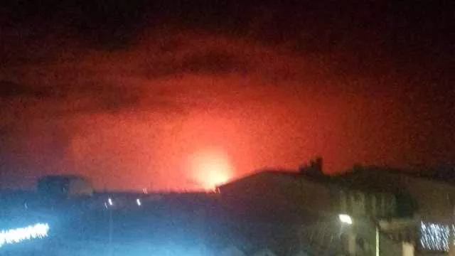 I fulmini, il blackout e il cielo rosso a Sarroch. Sarlux: