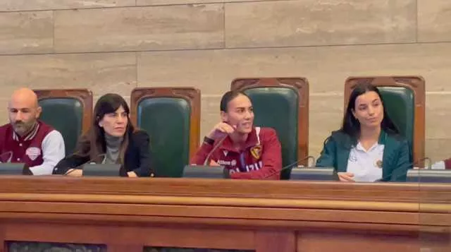 WhatsApp Image 2025 12 10 At 13.19.29 Dalia Kaddari tra le tedofore per la tappa cagliaritana della fiamma olimpica: