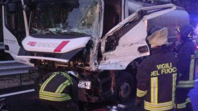 WhatsApp Image 2025 12 16 At 17.34.26 Scontro tra due camion sulla 131 Dcn vicino Prato Sardo: strada chiusa