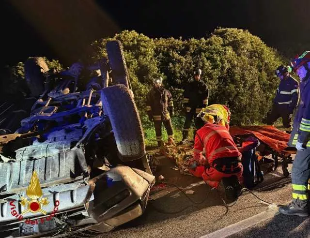 Arzachena, auto si ribalta sulla 133bis: arriva l'elisoccorso per il conducente
