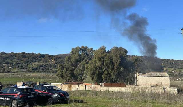 Macomer, sorpresi mentre danno fuoco a un cumulo di rifiuti (anche pericolosi)