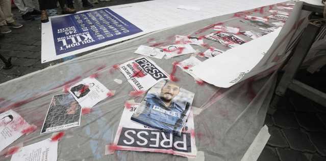 Reporter senza frontiere: nel 2025 uccisi 67 giornalisti, quasi la metà nella Striscia di Gaza