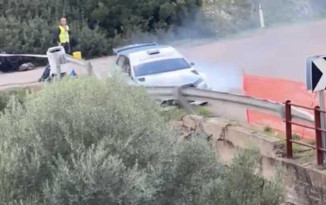 Rally Incidente Sabato Paura al Rally di Cagliari: auto sfonda il guardrail e finisce giù in un dirupo a Dolianova (Video)