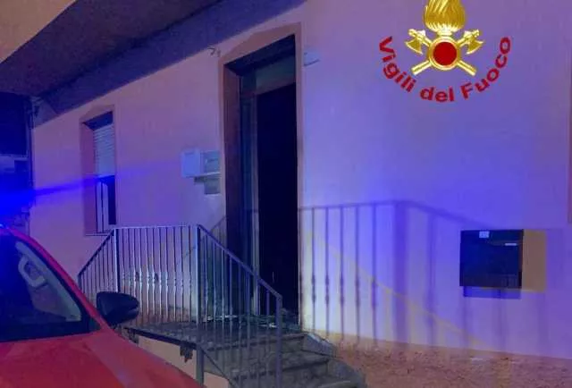 Attentato incendiario a Siniscola, rogo nell'ufficio dell'assessore: 