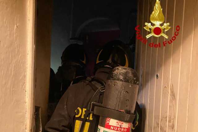 Dramma a Nuoro, è morto l'uomo rimasto ustionato nell'incendio della sua casa