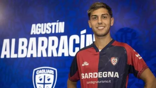 Calciomercato, l'attaccante Agustín Albarracín è ufficialmente un giocatore del Cagliari fino al 2030