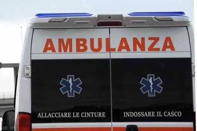 Ambulanza Dettaglio Ancora sangue sulle strade sarde: muore centauro a Quartu