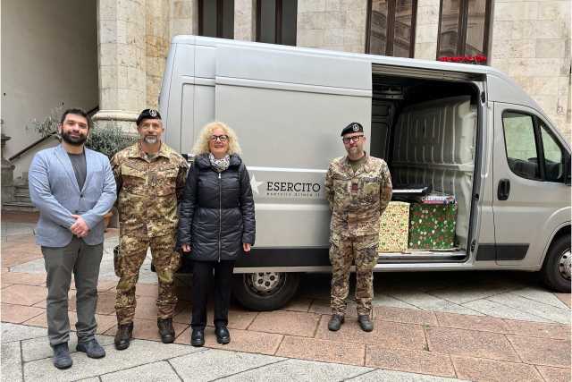 Cagliari, i doni raccolti dal Comune per i bambini volano in Libano grazie alla Brigata Sassari 