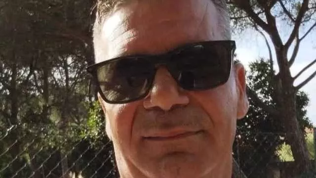 Giallo a Carbonia: accoltellato e dato alle fiamme, indagini per omicidio