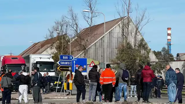 Tragico incidente a Taranto, operaio precipita e muore all'Ilva: via allo sciopero