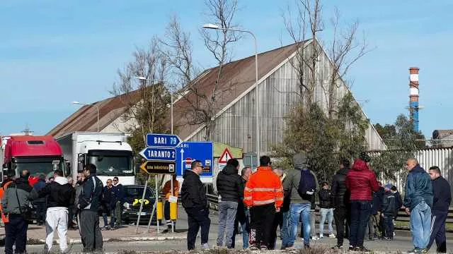 Tragico incidente a Taranto, operaio precipita e muore all'Ilva: via allo sciopero