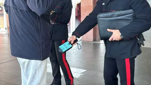 Via libera al metal detector a scuola: Valditara e Piantedosi firmano la circolare