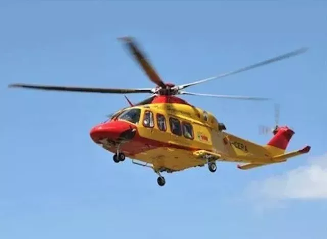 Lodè, fa esplodere un petardo e perde tre dita: 18enne soccorso con l'elicottero