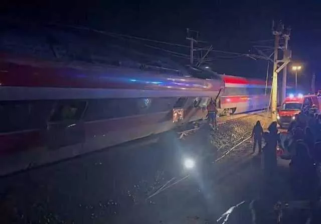 Tragedia in Spagna, deragliano due treni in Andalusia: almeno 39 morti