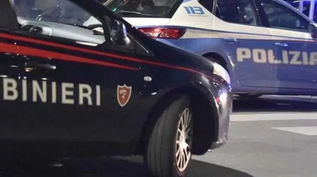 Cagliari, incappucciato e con una pistola minaccia il titolare di un minimarket ma lui lo fa scappare