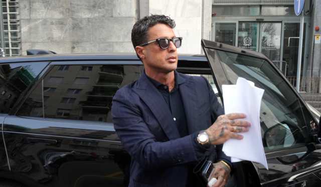 Il giudice accoglie il ricorso di Signorini e blocca Fabrizio Corona: non potrà pubblicare la puntata di Falsissimo