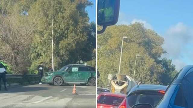 Cagliari, scontro tra betoniera e auto in via Mercalli: traffico in tilt (Video)