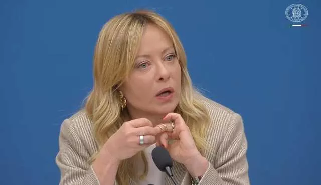 Giorgia Meloni in conferenza: