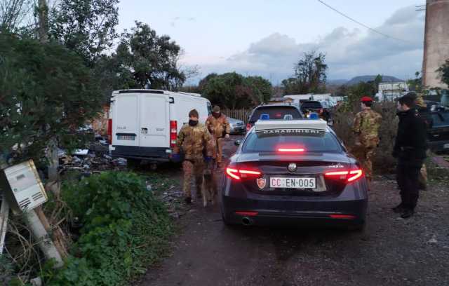 Spaccate in supermercati, furti nel Sulcis, auto rubate e poi bruciate: arrestata la 