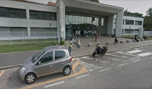 Accoltellato dal proprietario di casa durante il furto nella sua villa: ladro muore in ospedale