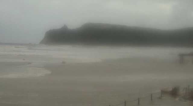 Raffiche di vento e mareggiate a Cagliari, chiusi il lungomare Poetto e via Vespucci