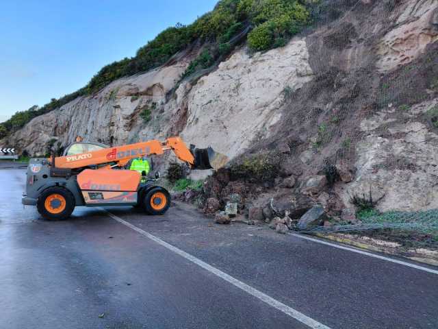 Alghero, dopo la frana sulla 292 bonificata la parete del costone 
