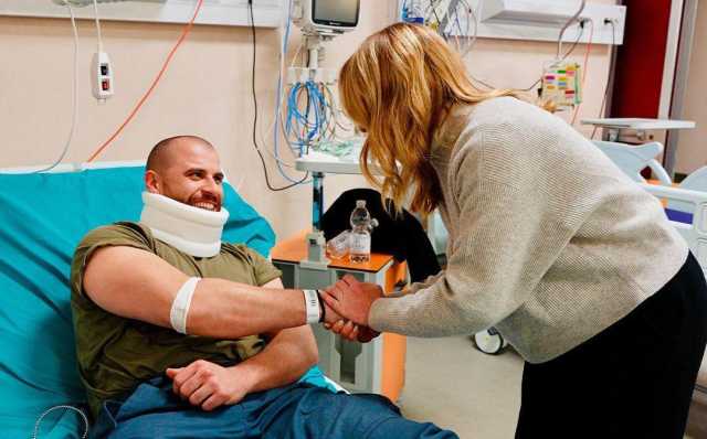 626812013 1456858569141015 1872939250859583035 N Agenti feriti negli scontri a Torino, la visita della premier in ospedale: