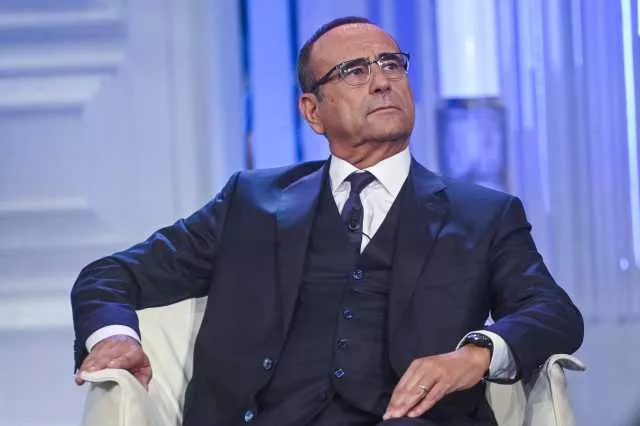 Sanremo, Conti perde 3 milioni di spettatori in un anno: ieri in 9 milioni di fronte alla tv