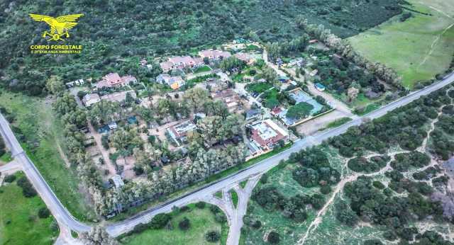 Muravera, 61 case prefabbricate nel campeggio abusivo: sequestro a Torre Salinas