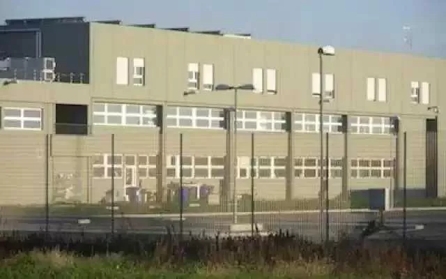 Carcere Oristano 2 Oristano, detenuti raggiungono il tetto del carcere. Consipe: