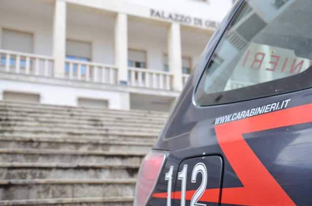 Compra un'auto a 3mila euro poi i venditori spariscono: truffa a Fonni, 2 arresti