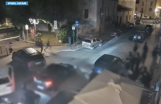 Maxi rissa con bottiglie di vetro, spray al peperoncino e cinture a Oristano: denunciati 18 giovani (video)