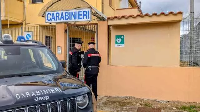 Senorbì, atti osceni e autoerotismo davanti alla scuola: 59enne arrestato