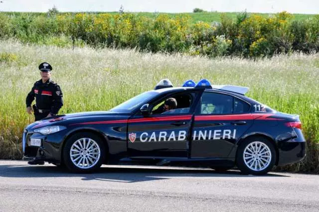 Sorpreso alla guida senza patente a Ussaramanna: colpisce con alcuni pugni un carabiniere