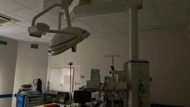 Caos al Santissima Trinità, dopo il blackout resta la polemica: 