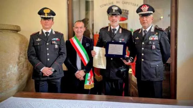 Capoterra, carabiniere libero da servizio premiato con una targa di pubblico encomio 