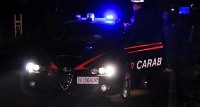 Donori, sorpreso dai carabinieri mentre pedina la ex moglie con una dashcam e con un coltello: arrestato