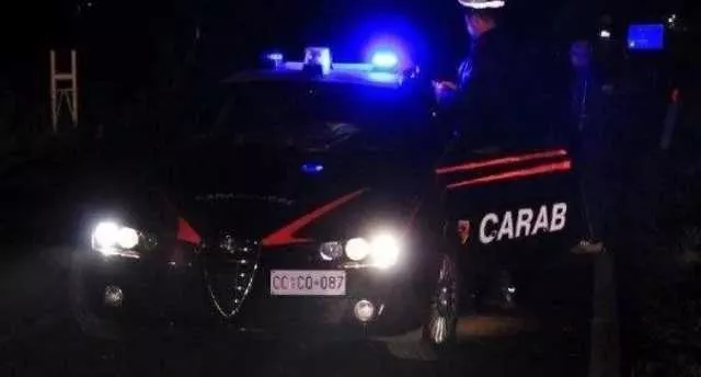Donori, sorpreso dai carabinieri mentre pedina la ex moglie con una dashcam e con un coltello: arrestato