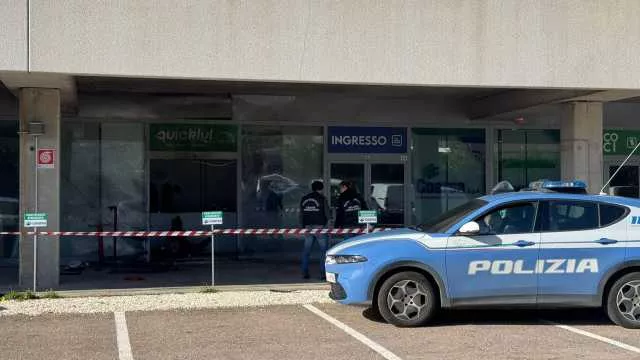 Olbia, ordigno esplode davanti a un negozio di autoricambi: indagini in corso