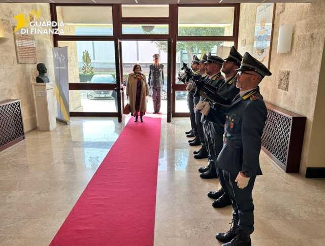 Cagliari, il prefetto Paola Dessi in visita al Comando regionale della Gdf 