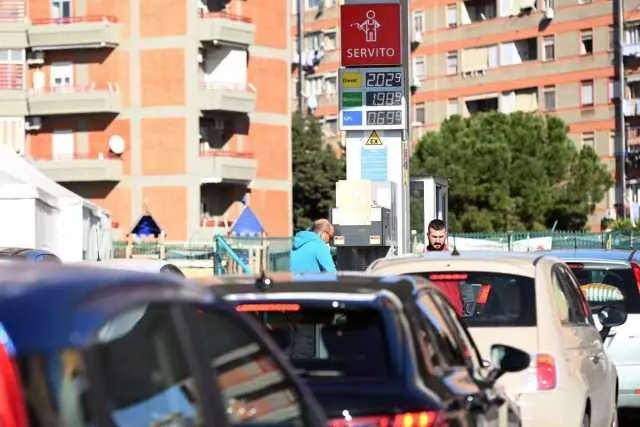 FOTO SIMBOLO CARO CARBURANTI Speculazioni carburanti, Adiconsum: