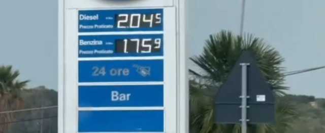 Caro gasolio, autotrasporti verso lo stop anche in Sardegna: Unatras chiede aiuto al Governo