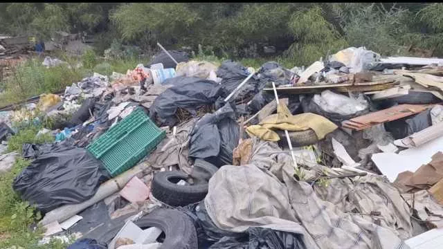 Discarica abusiva a pochi passi dalla laguna di Santa Gilla, la denuncia: