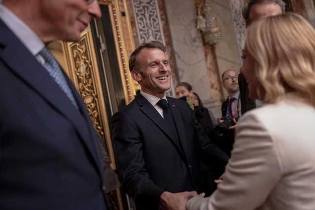 La telefonata tra Macron e Giorgia Meloni, lei risponde: 