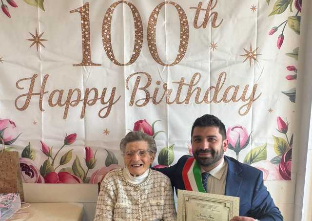 Cagliari festeggia una nuova centenaria: gli auguri del Comune alla signora Nunzia Canu